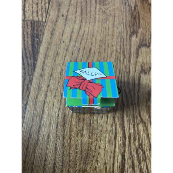 Peanuts Christmas ornament Box style Equity Promotions 1990 Sally - Picture 1 of 3